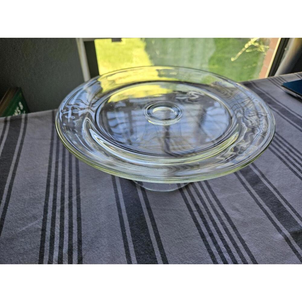 Clear glass cake stand, very durable, no defects